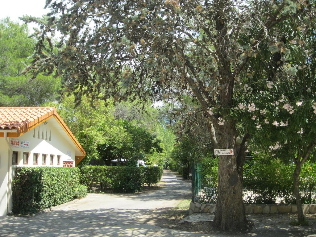 Camping Le Rebau Montblanc Exterior photo