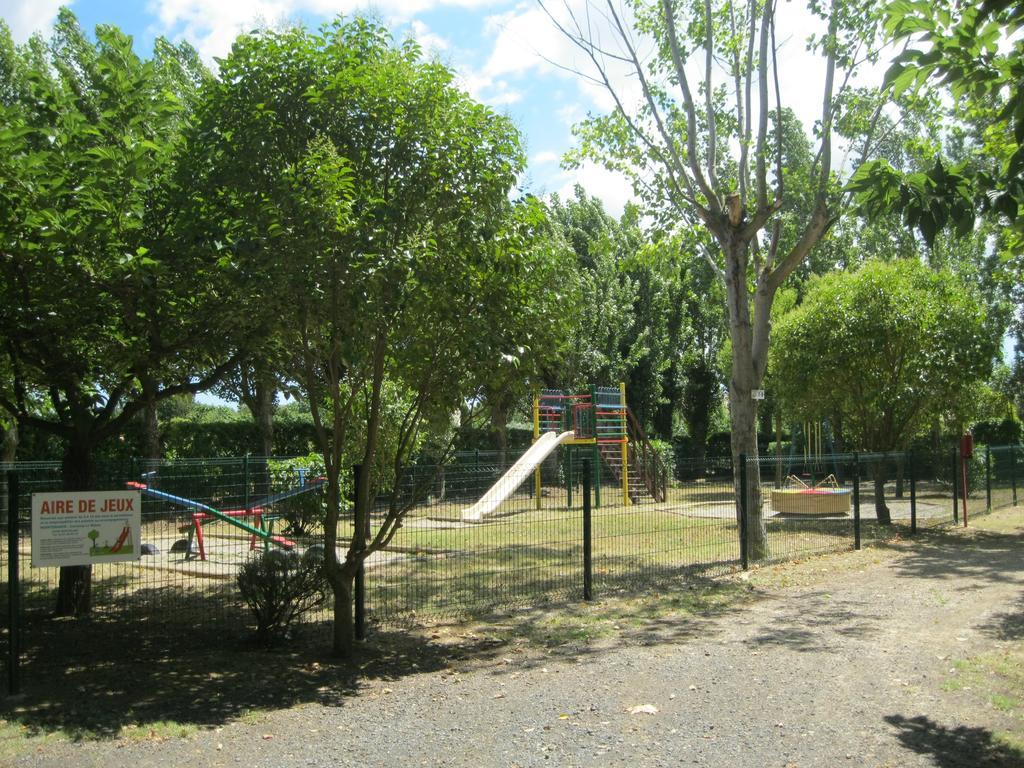 Camping Le Rebau Montblanc Exterior photo